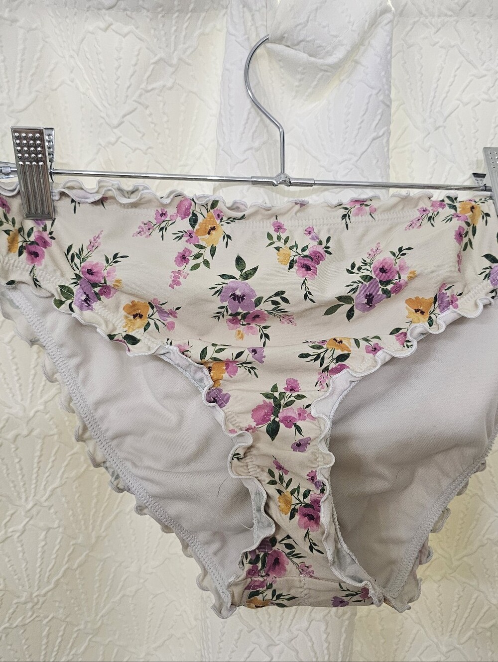 Women's Size Large Ivory w/Pink Flowers Ruffled Bikini Bottoms by Shade & Shore